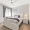 Villa Dante - walk to town - brand new town house