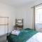 Contemporary Upnor House with 2 Free Parking by Prescott Apartments