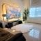 Modern Home with Parking 3ACs, 1King & 3Queen Beds Netflix PayPerView etc - 特皮克