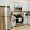 Apt 2 Bedrooms 2 Full Baths FREE Parking & FREE Laundry in Unit - ذا وودلاندس