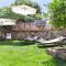 Restored Historic Mansion Paterno with Exclusive Pool, Wifi and AC for 20 people