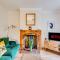 West Street Cottage with Free Parking, Smart TV and Fast Wifi by Yoko Property - Steeple Claydon