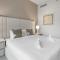 Elegant Retreat with Stunning Burj Khalifa Views