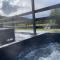 Riverview Lodge & Luxury Hot Tub - Acharra