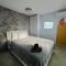 Perfect Group Retreat for 10 Near Beach & Airport