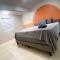 Perfect Group Retreat for 10 Near Beach & Airport