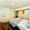 Cozy Private Room with Shared Bathroom on the 1st Floor - Conveniently Located near SeaTac Airport and Downtown