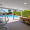 Ivy Blue Villa by Nomads - Short Walk to Coral Bay