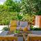 Ivy Blue Villa by Nomads - Short Walk to Coral Bay