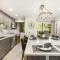 Designer 2 BR on River with Pool - Walk to Town! - Аспен