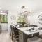Designer 2 BR on River with Pool - Walk to Town! - Аспен