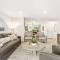 Designer 2 BR on River with Pool - Walk to Town! - Аспен
