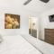 Designer 2 BR on River with Pool - Walk to Town! - Аспен