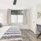 Designer 2 BR on River with Pool - Walk to Town! - Аспен