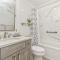 Designer 2 BR on River with Pool - Walk to Town! - Аспен