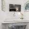 Designer 2 BR on River with Pool - Walk to Town! - Аспен