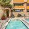 Designer 2 BR on River with Pool - Walk to Town! - Аспен