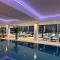 Modern Homy 1B1B APT Pool Gym Cinema Westfield Cafe