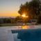 Villa Serenità - with private pool and ocean view - ريكادي