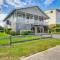 Home on Ocean Isle Beach with Catwalk and Deck - أوشن إيسل بيتش