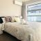 Summer Holiday 4 bedrooms house in Hamilton with pool and spa