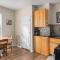 Tulip House - Quiet Home 10 Minutes from Downtown Minneapolis - Миннеаполис