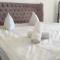 Комната с двухместной кроватью в квартире с общим душем и кухней, Double room in a guest apartment, Cameră la cheie în apartament cu duș, bucătărie comună - Kišiňov
