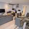 2-Bedroom flats near Heathrow that are Cozy CIean Secure - Cranford