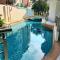 Condo The Beach Bangsaen 327-2 Pool Access - بان بانغ ساين (1)