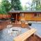 Knotty Shack- Unique Log Cabin with Hot Tub
