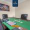 THE TOWNHOUSE, 4 Rooms Large Beds with TV's, Poker Table, Fully Equipped, Easy Ring-Road Access, Parking, WiFi, VAT and Long Stay and REDUCED PRICE GAURANTEED Only at SUNRISE SHORT LETS - Dundee