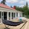 Awesome Home In Vena With 1 Bedrooms And Jacuzzi - 维纳