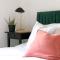 NEW LUXURY for 2024 - Central Plymouth House - Sleeps 10 - Access to Plymouth Town - Close to The Barbican - Pets welcome - Parking Available - By Luxe Living by Sophia