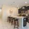 Spacious 5BR Home w/ Private Pool, Near Disney - 基西米