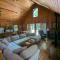 Quiet and Comfy 3bed/2bath - Chalet with hot tub. - Cedar