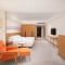 Crowne Plaza Zhuhai City Center by IHG - offers free one-way shuttle to Chimelong Ocean Kingdom - Zhuhai