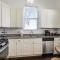Charming 2BR on Carondelet by Hosteeva