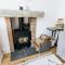 SUN COTTAGE - Cosy Cottage in Ulverston with a log burner in Ulverston, Cumbria - Ulverston