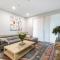 3 Lux large apartment heart of SM