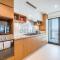 Spacious 3BR Apartment with Assistant Room & Stunning Creek Views in The Dubai Creek Residences South Tower 1, Creek Harbour by Deluxe Holiday Homes - 迪拜