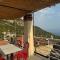 Vila, Upper Qeparo