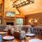 NEW BUILD Toccoa River Mist Riverfront Property w Hot Tub Firepit More - Блу-Ридж