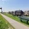 Lilian Modern Holiday home at a typical dutch canal, close to the Lauwersmeer - 安于姆