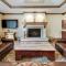 Platinum 3 Bedroom Vacation Rental In The Heart Of Vail That Includes Ski Valet, Ski Deck, Rooftop Pool, Panoramic Views