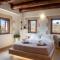 Villa Recluso-3 bd luxury country villa, huge heated pool with hydromassage, individual bbq & large yard, mountain view