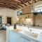 Villa Recluso-3 bd luxury country villa, huge heated pool with hydromassage, individual bbq & large yard, mountain view