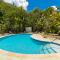 Golden Acre Beach Villa-2 mins walk - Alleynes Bay