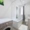 Ealing Gem 3 Bath, 2 En-Suite Flat with Parking - Ealing