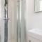 Ealing Gem 3 Bath, 2 En-Suite Flat with Parking - Ealing