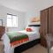Ealing Gem 3 Bath, 2 En-Suite Flat with Parking - Ealing